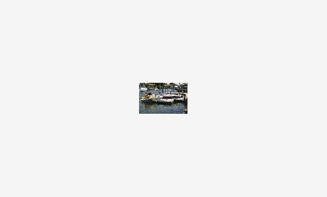 桂林快艇码头和彩色浮桥