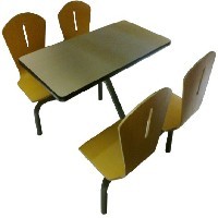 新款广西快餐桌椅|四人座曲木连体餐桌椅