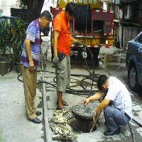 供应广东广州暗箱涵清淤.臭水沟清理.公路下水道清淤图1