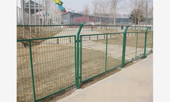 框架护栏网、工厂小区建设铁丝网。