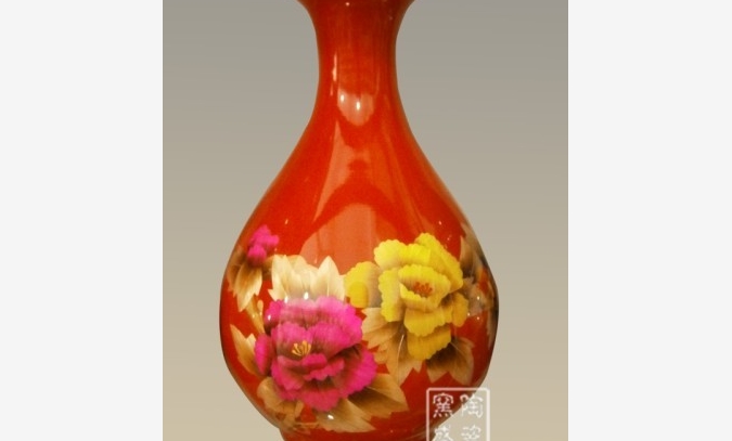 景德镇中国红釉瓷瓶
