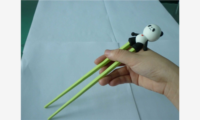 儿童练习筷子