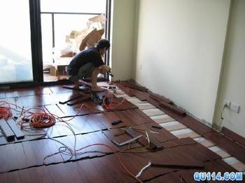 上海实木地板起拱起鼓维修/复合地