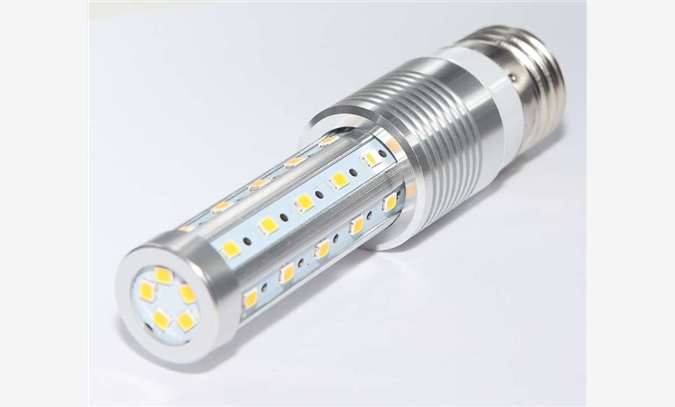 8W LED金属玉米灯