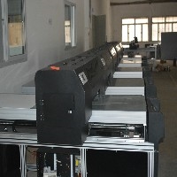 深圳市地区uv平板打印机厂家？