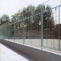 高速护栏网|框架护栏网|绿色方格栅栏