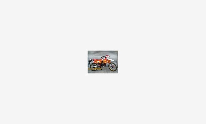 雅马哈老款DT200越野摩托车