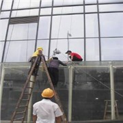安装雨棚玻璃//安装屋顶玻璃##
