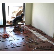 深圳装修公司客厅铺复合木地板，大图1